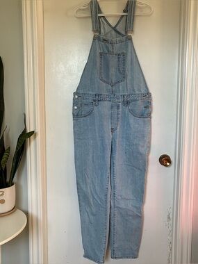 LEVI’S DENIM OVERALLS
